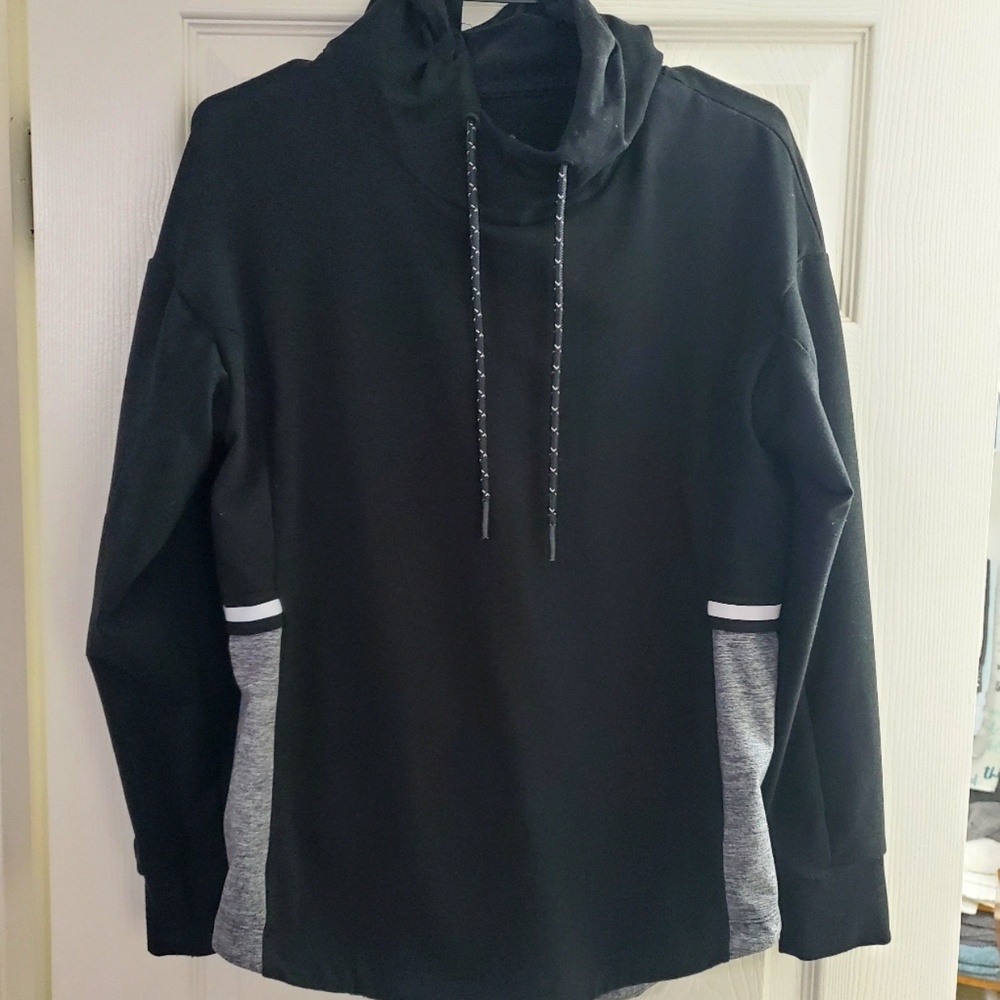 Hooded athletic outfit